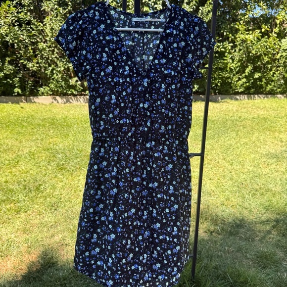 Kimchi Blue Sheer Floral Dress in Blue and black ditzy flower pattern Size Small - Picture 8 of 8